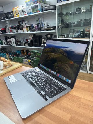 MacBook Pro 2020 i5 8GB RAM 256GB SSD