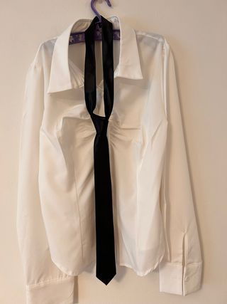 Conjunto Blusa Blanca y Corbata Negra