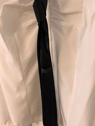 Conjunto Blusa Blanca y Corbata Negra