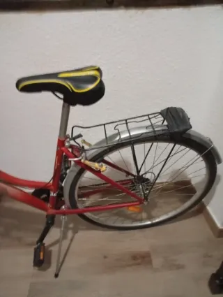 Bicicleta de paseo roja