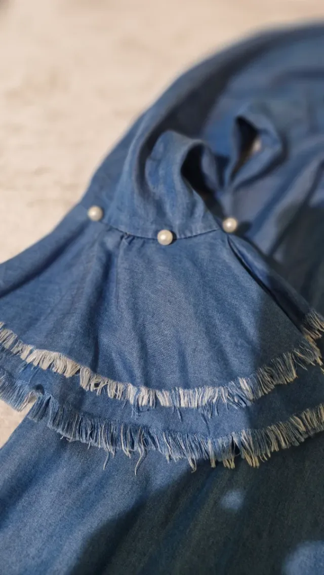 Vestido vaquero con perlas