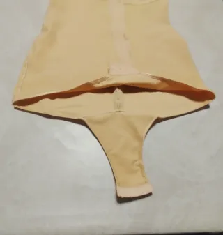 Faja moldeadora beige con tirantes