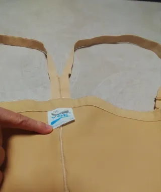 Faja moldeadora beige con tirantes