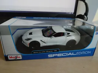 Maisto Corvette Stingray Z51 1/18