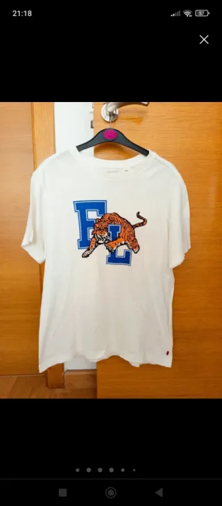 Camiseta Levi's Talla S . OFERTAAAAAA