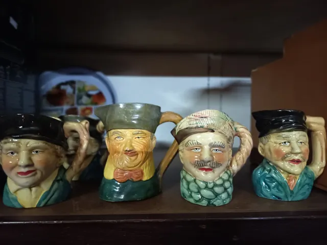 Antiche brocche in ceramica