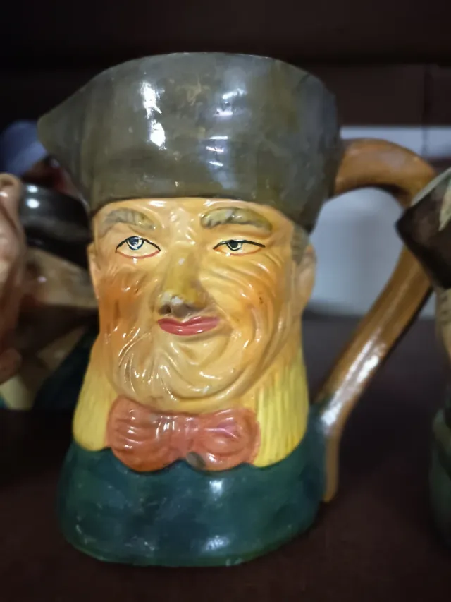 Antiche brocche in ceramica