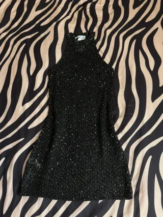 Vestido fiesta Mango negro.