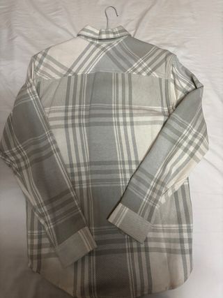 Camisa de cuadros gris y blanca