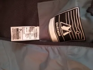 Chaqueta cortavientos Decathlon gris azulado