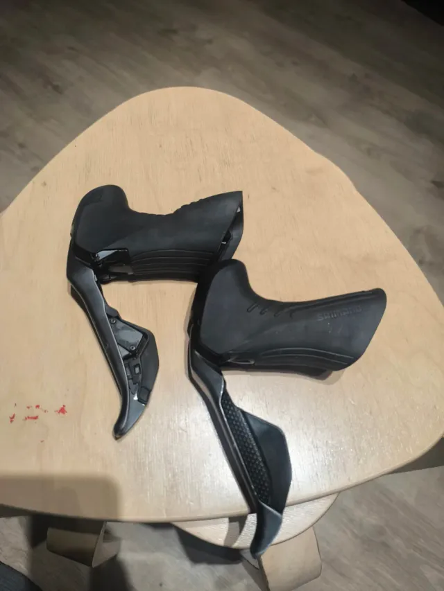 Manetas Shimano GRX Di2 ST-RX815