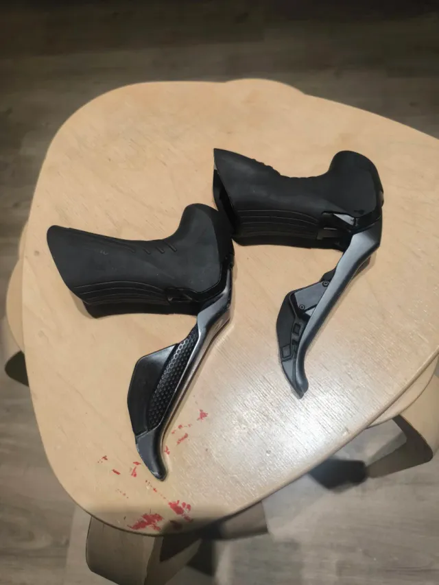 Manetas Shimano GRX Di2 ST-RX815