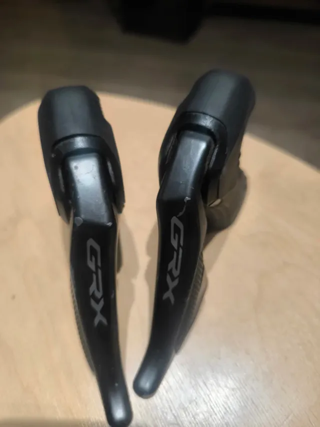 Manetas Shimano GRX Di2 ST-RX815