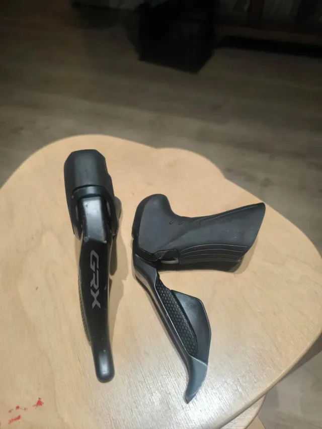 Manetas Shimano GRX Di2 ST-RX815