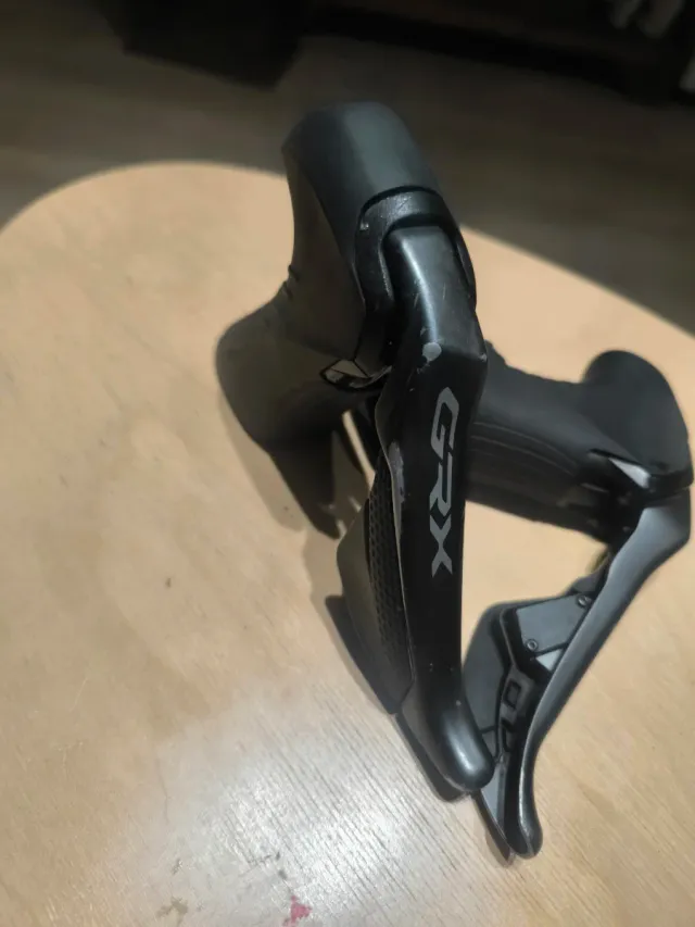 Manetas Shimano GRX Di2 ST-RX815