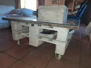 Mesa centro madera y cristal con ruedas