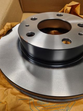 Pastillas y discos de freno nuevos