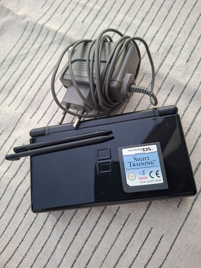 Nintendo 3DS Nera + Caricatore e Stylus