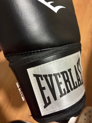 Guantes Boxeo Everlast y Vendas Leone