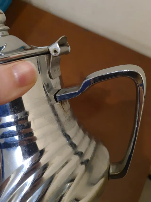 Tetera árabe prateada com alça quebrada (ver fotos)