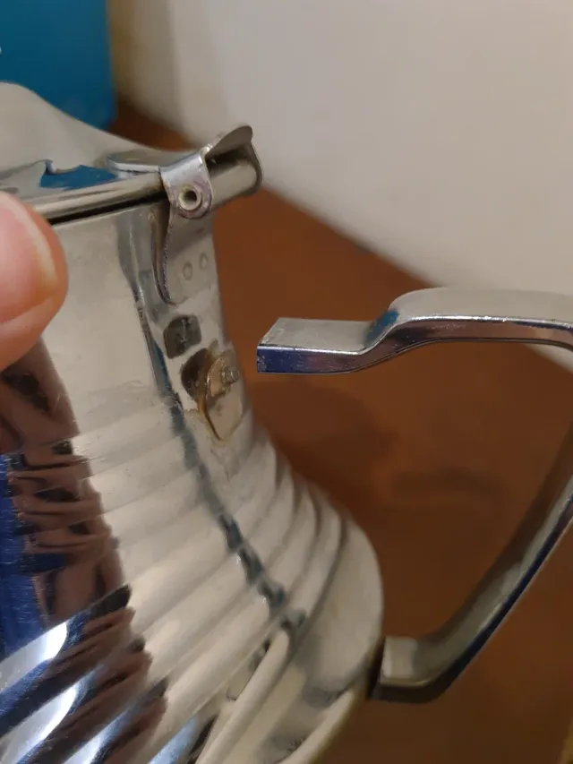 Tetera árabe prateada com alça quebrada (ver fotos)