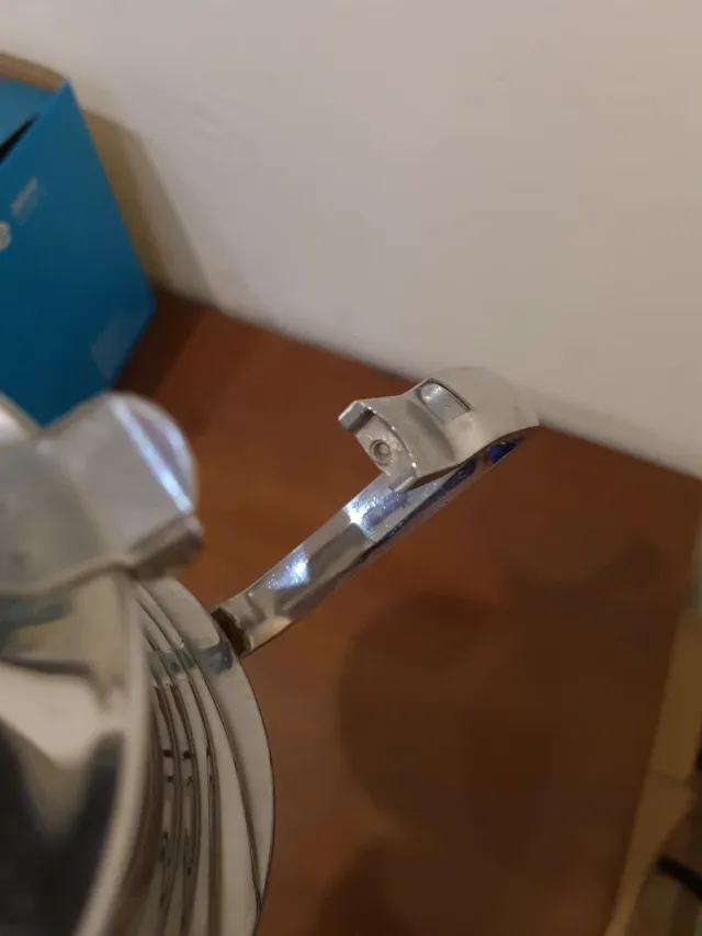 Tetera árabe prateada com alça quebrada (ver fotos)