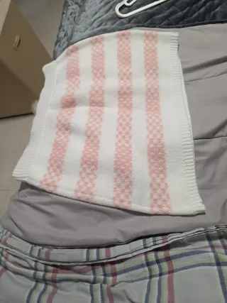 Falda de punto con rayas rosas y blancas