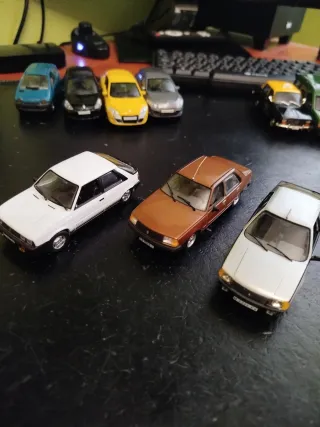 Lote 18 coches Renault serie 1:43.