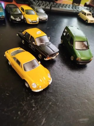 Lote 18 coches Renault serie 1:43.