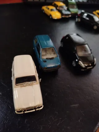 Lote 18 coches Renault serie 1:43.