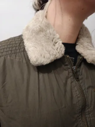 Chaqueta bomber verde militar con cuello