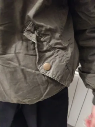 Chaqueta bomber verde militar con cuello