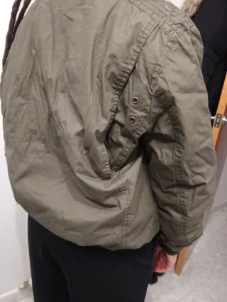 Chaqueta bomber verde militar con cuello