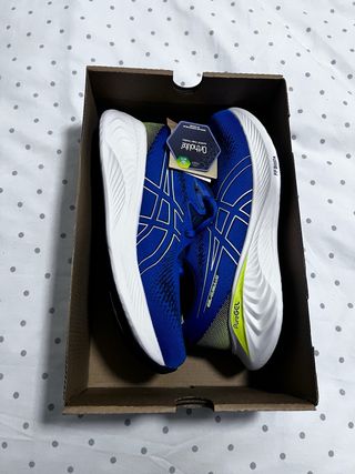 Zapatillas Asics Cumulus 25. Nuevas.