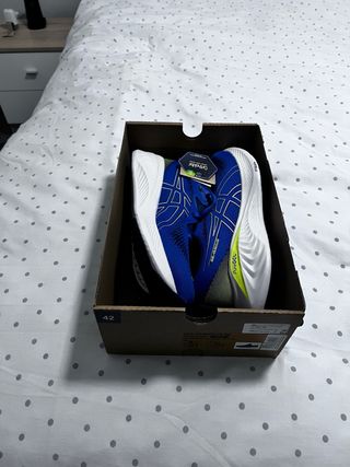 Zapatillas Asics Cumulus 25. Nuevas.