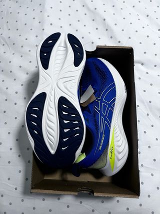 Zapatillas Asics Cumulus 25. Nuevas.