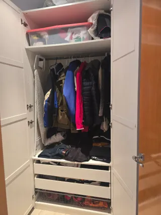 Armario blanco de madera