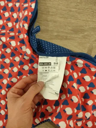 Protector acolchado silla bebé Ikea.