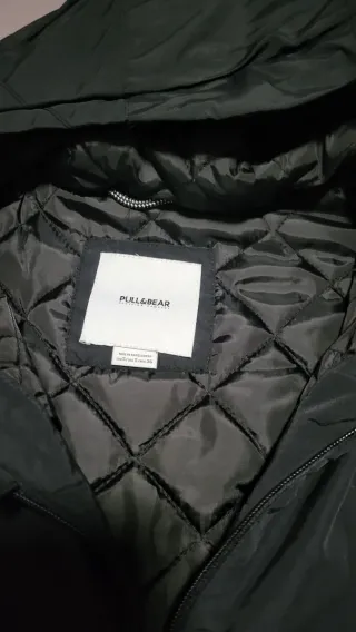 Chaqueta con capucha hombre. En perfecto estado