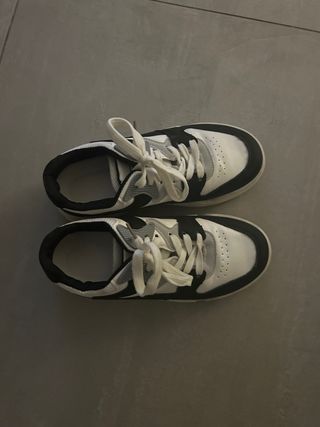 Scarpe da ginnastica bianche e nere