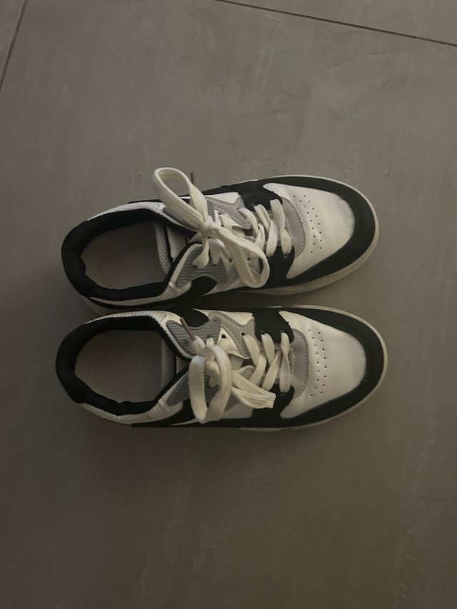 Scarpe da ginnastica bianche e nere