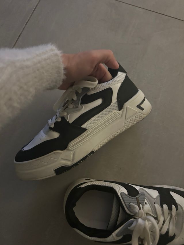 Scarpe da ginnastica bianche e nere