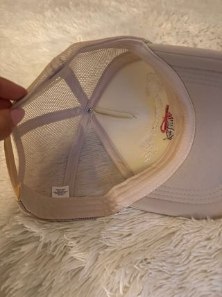 Gorra Gameday con balón de fútbol americano