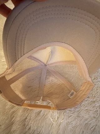 Gorra Gameday con balón de fútbol americano