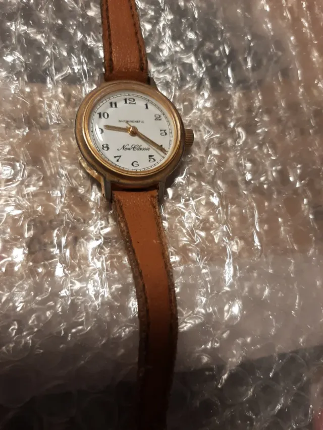 Reloj de pulsera New Classic antiguo