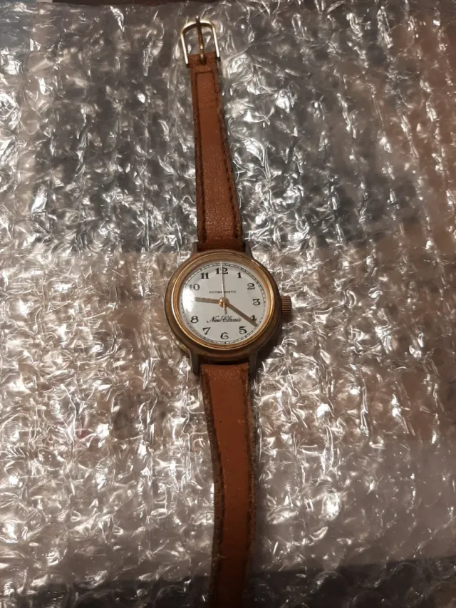 Reloj de pulsera New Classic antiguo