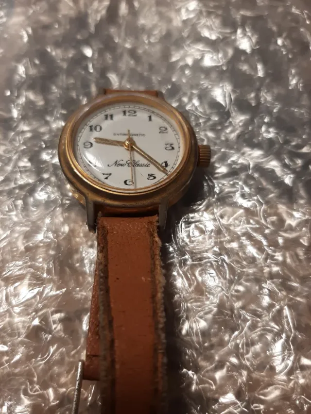 Reloj de pulsera New Classic antiguo