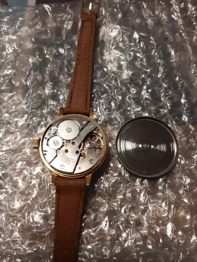 Reloj de pulsera New Classic antiguo