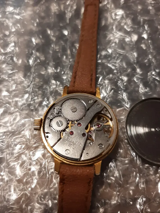 Reloj de pulsera New Classic antiguo