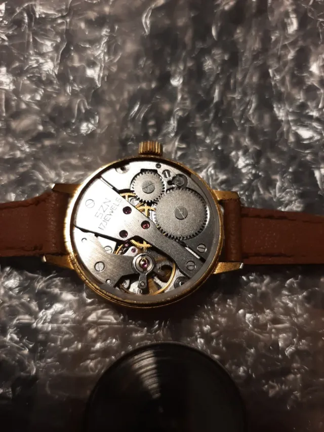 Reloj de pulsera New Classic antiguo